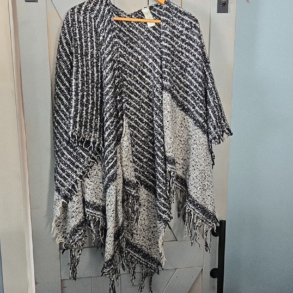 Simply Noelle Black and White Fringe Poncho